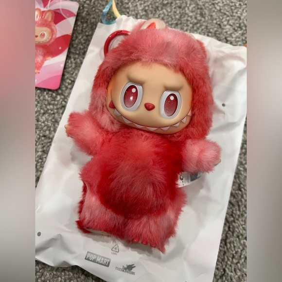 LABUBU AUTHENTIC MONSTERS BIG INTO ENERGY "LOVE" - Picture 2 of 6